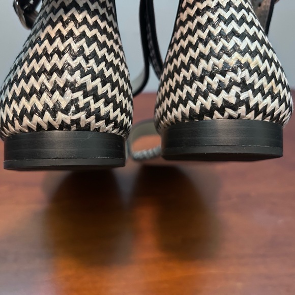 Ann Taylor black and white Chevron flat ankle strap sandal size 11 - Picture 9 of 16